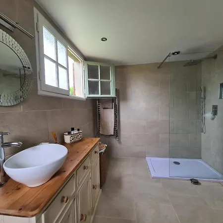 Le Shedeaux Lodge